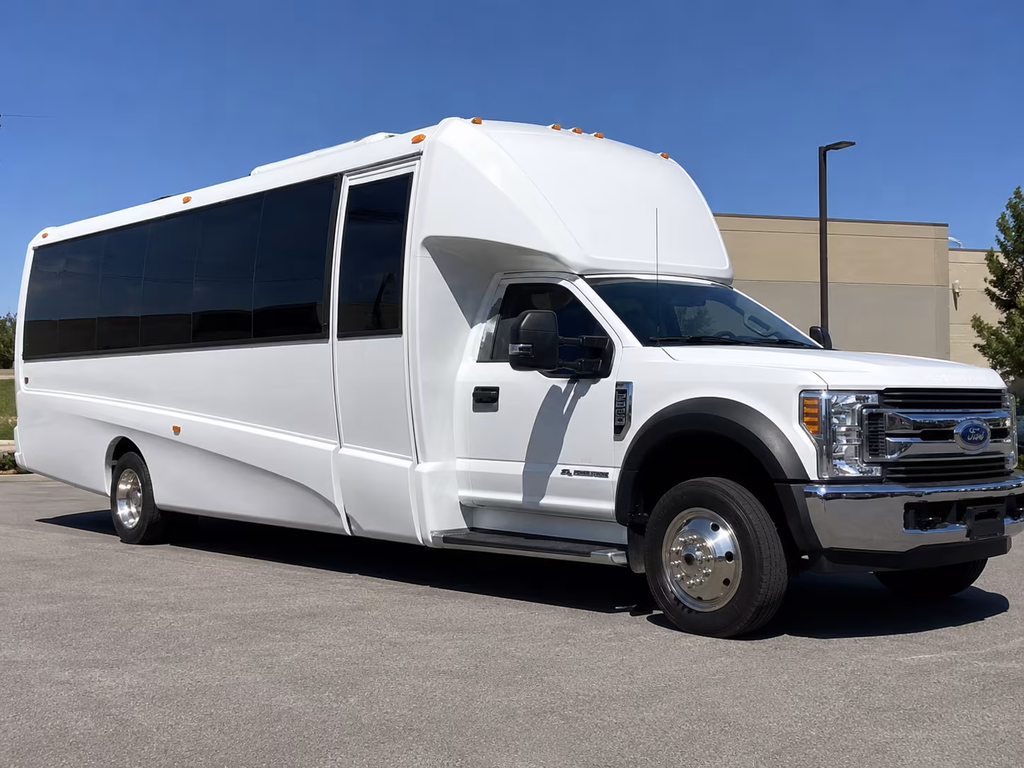 minibuses for tetherow resort wedding transportation in bend