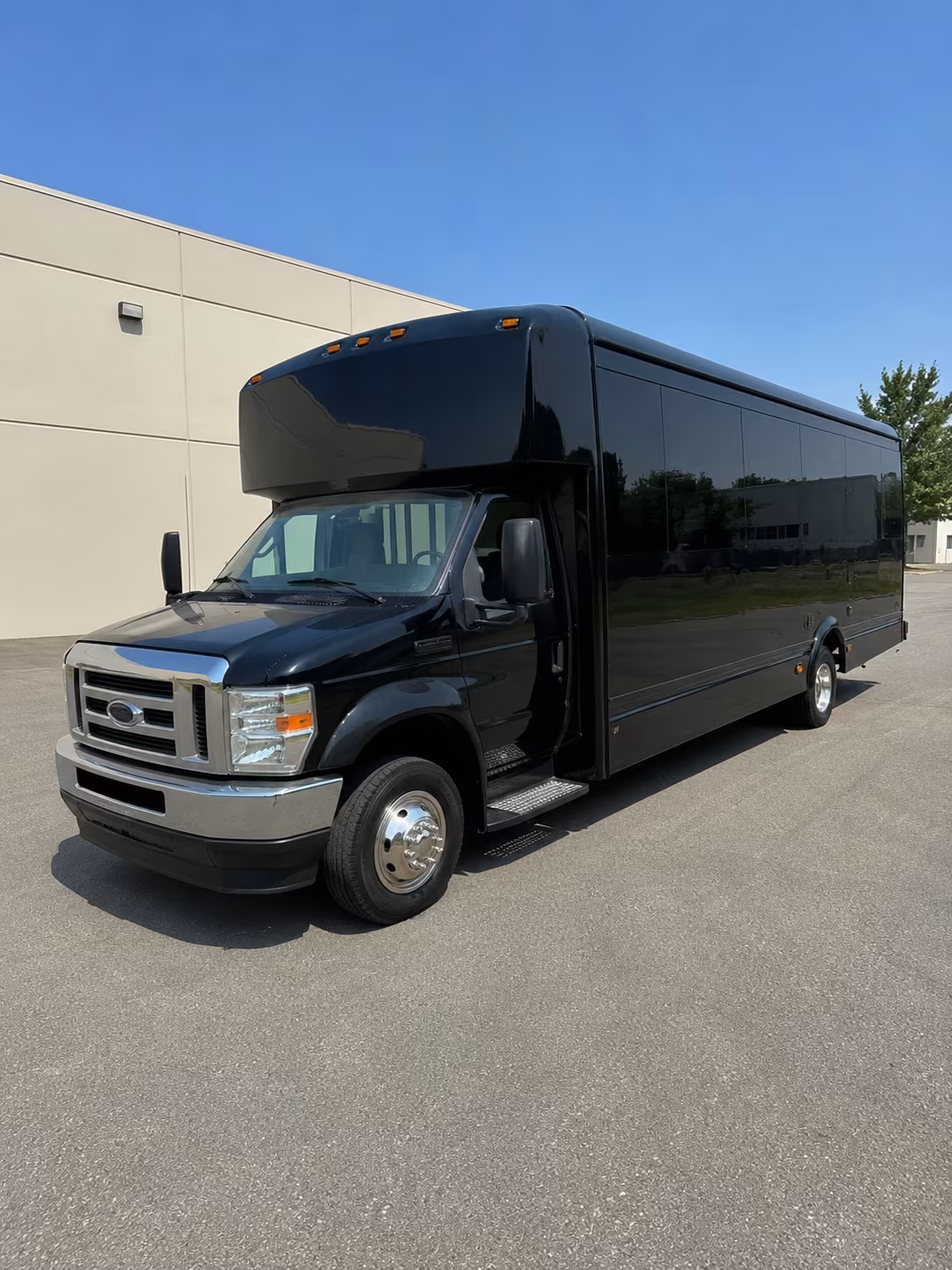 mt bachelor ski day party bus rental